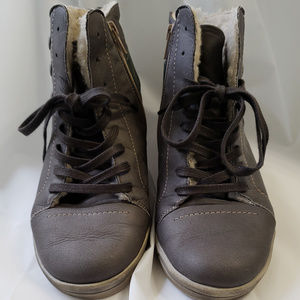 Cloud Footwear Wool Lining Zip Up Boots